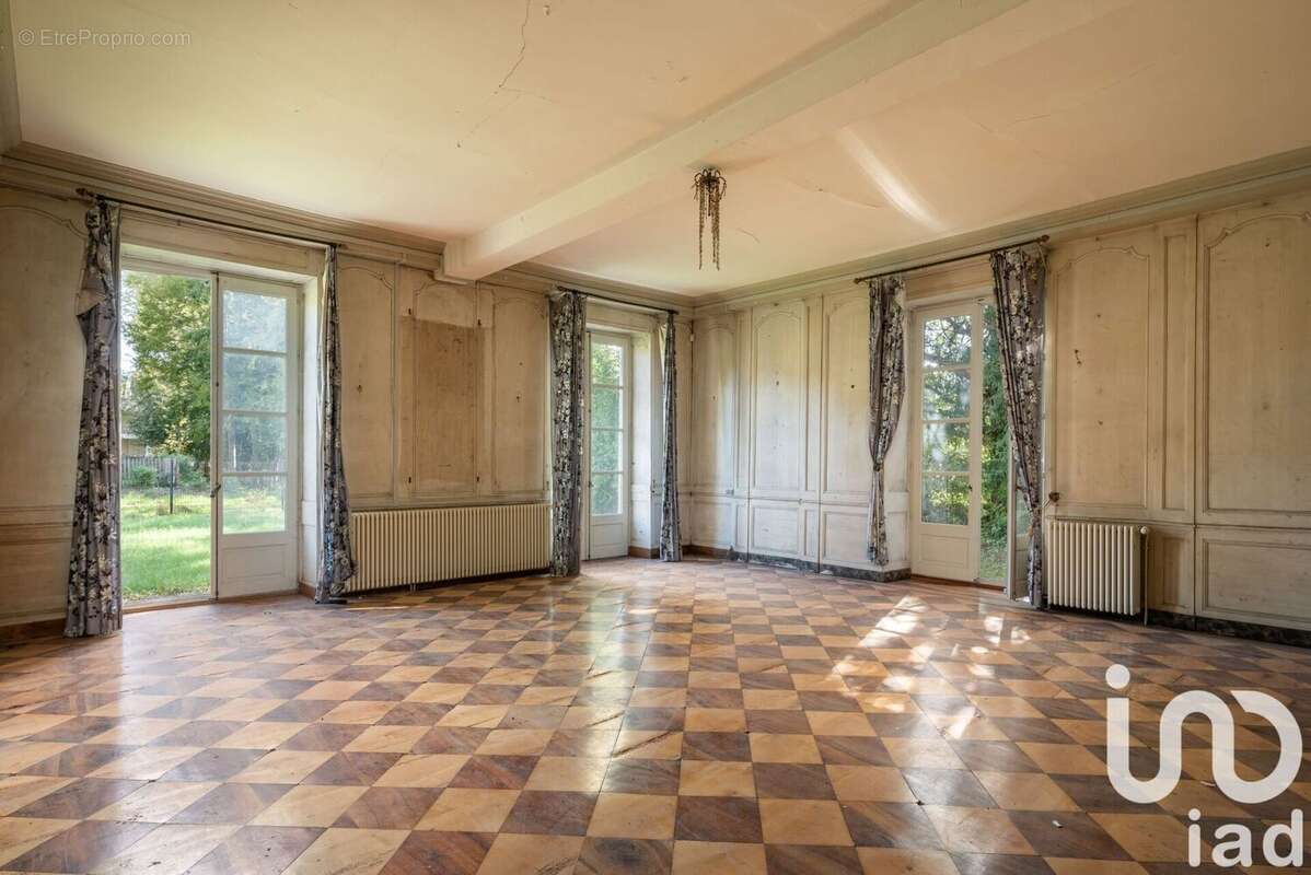 Maison 650 m² à Claix  - photo 8