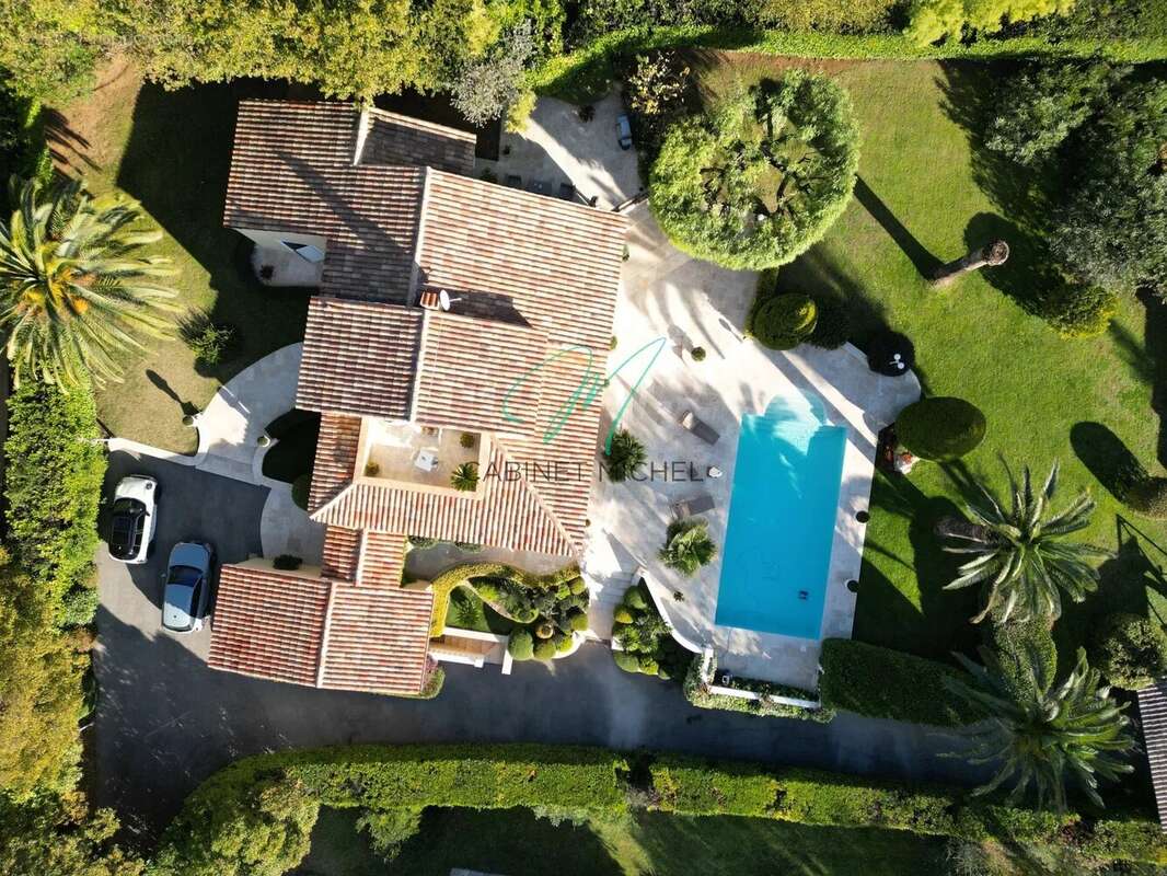 Maison à ROQUEFORT-LES-PINS