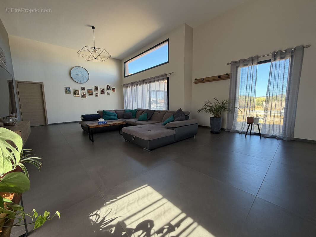 OPOUL-PÉRILLOS   Villa contemporaine 4 faces de 200 m2 avec piscine sur plus de 2 000 m2 de terrain - photo 3