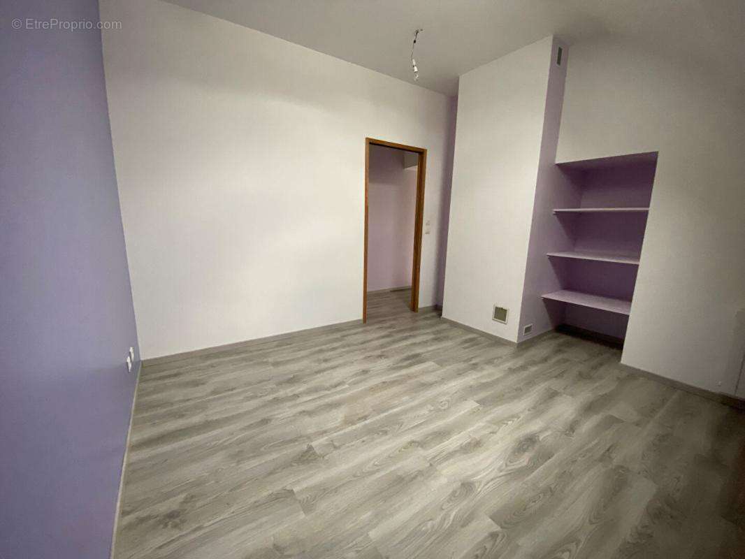 ** Authentique maison en pierre meulière - 110 m² hab. avec Terrain constructible - Double garage - photo 12
