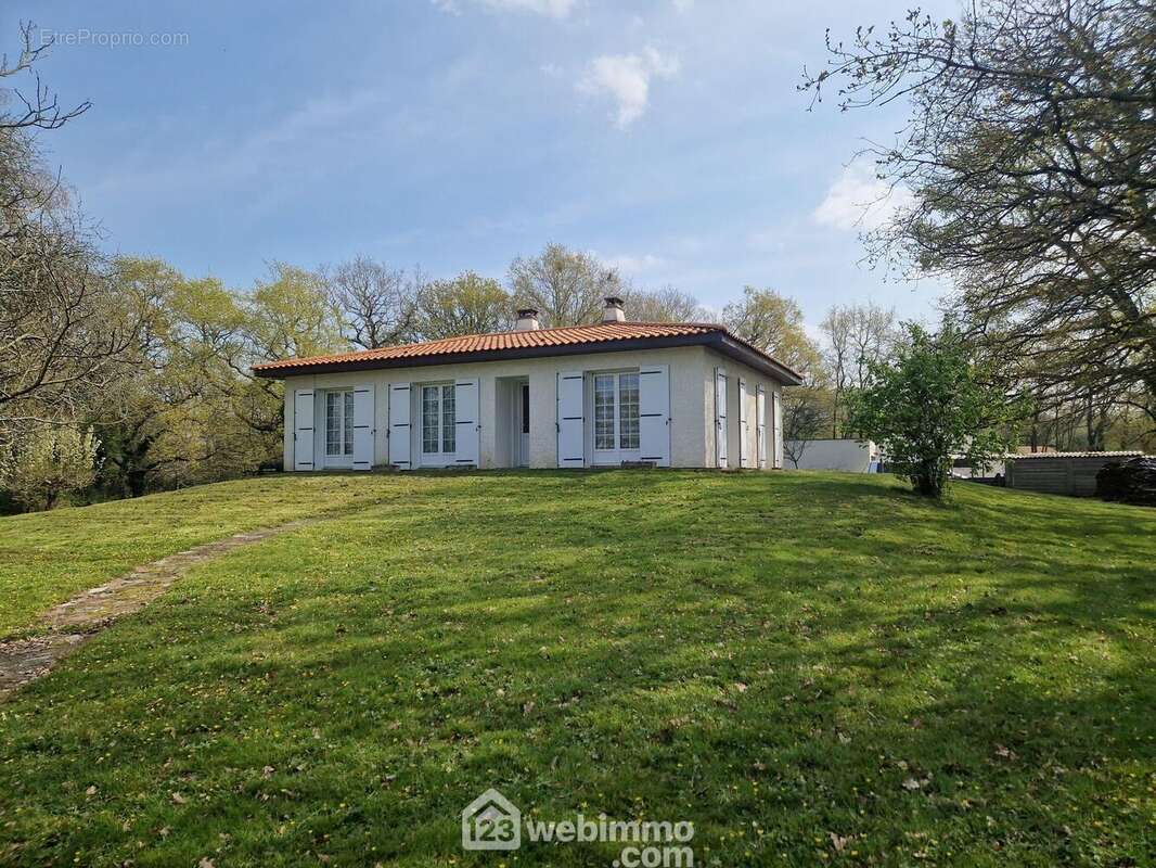 Maison à VENANSAULT