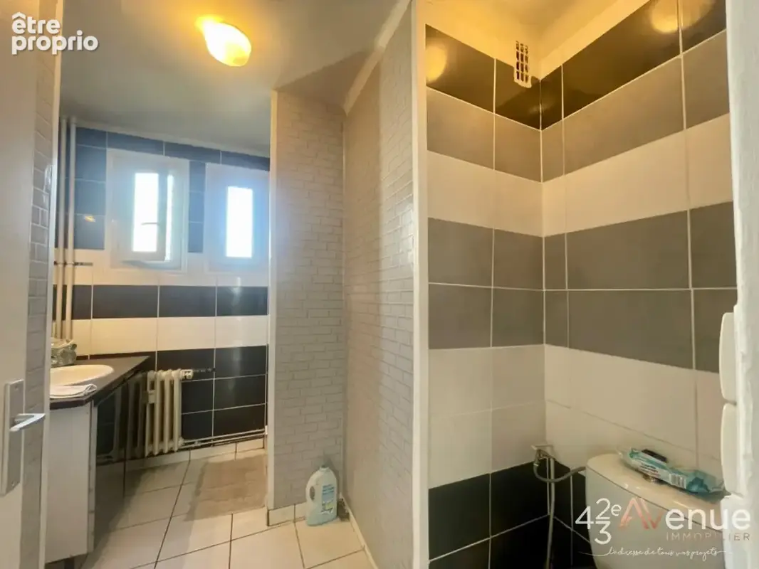 Appartement 68 m² à Saint-Etienne  - photo 5