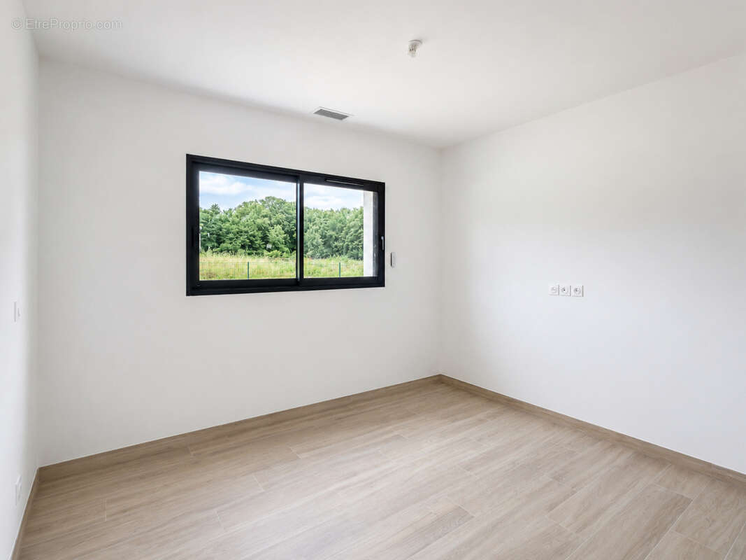 Plain-pied neuf sejour 4 ch double garage jardin - photo 16