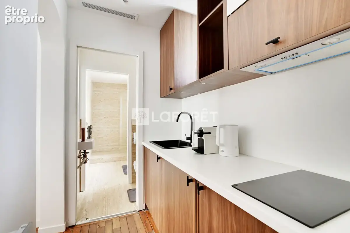 Superbe 2 pièces de 42 m² entièrement rénové, au pied du métro Vaugirard, immeuble ancien ! - photo 8