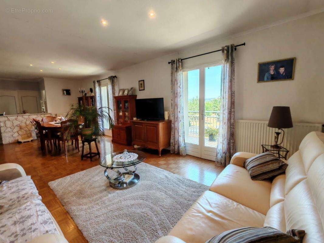 Maison à SAINT-PANTALEON-DE-LARCHE