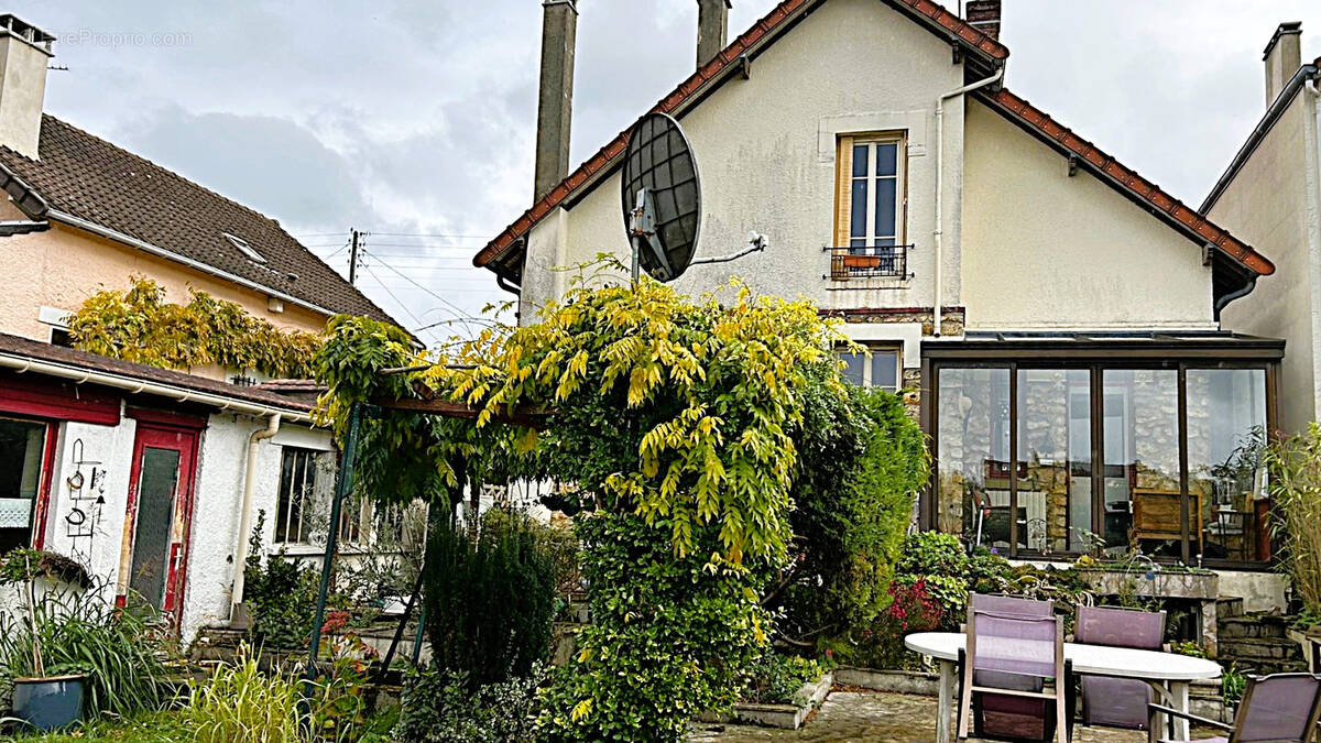 Maison à BEAUCHAMP