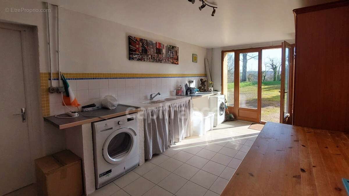 Maison familiale de 244m² à Belvès, 8 pièces, 5 chambres, avec vue dégagée et appartement spacieux indépendant, terrain de 3088m - photo 21