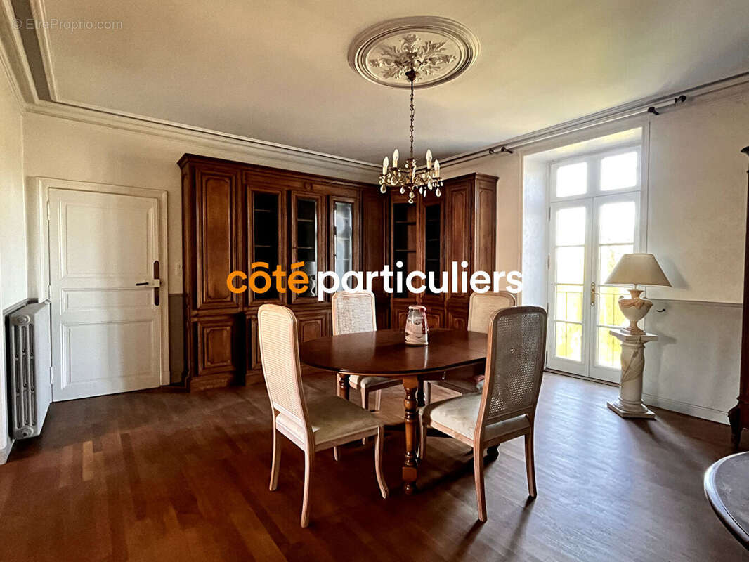 Le poiré-sur-vie -- demeure du xviii siècle -- 310 m² habitables -- 14 pièces -- piscine -- 2 logements -- proche commerce - photo 2