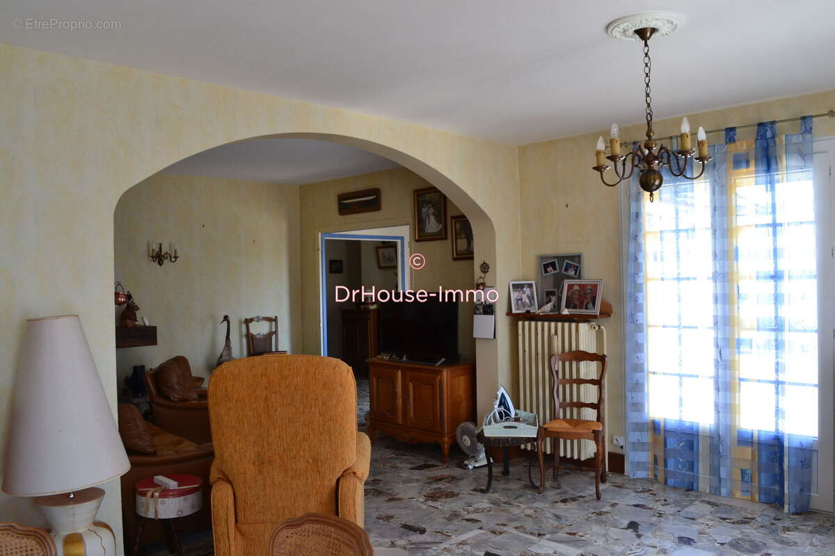 Maison 143 m² à Neuilly-En-Dun  - photo 2