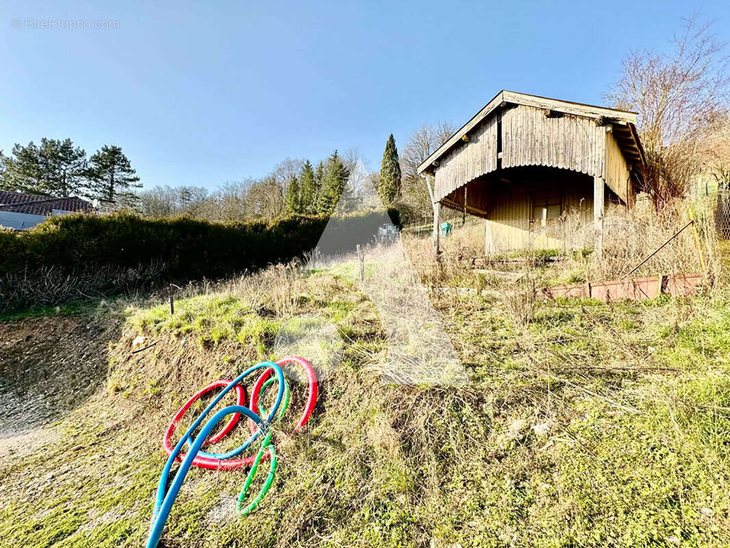 Terrain à NEUFCHATEAU