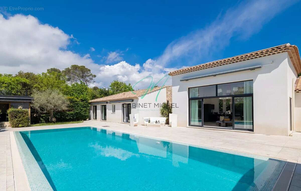 Maison à ROQUEFORT-LES-PINS