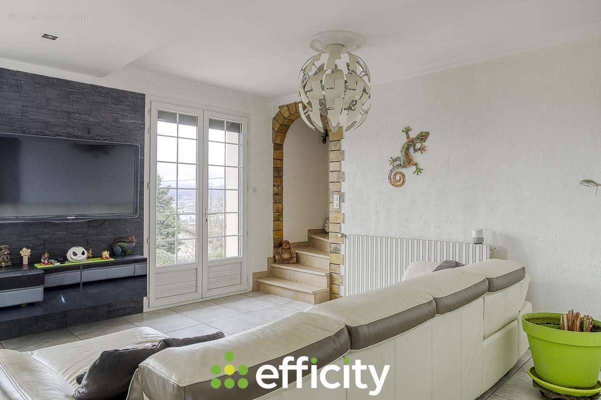 Maison à SALAISE-SUR-SANNE