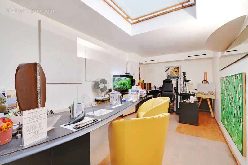 Commerce à PARIS-16E