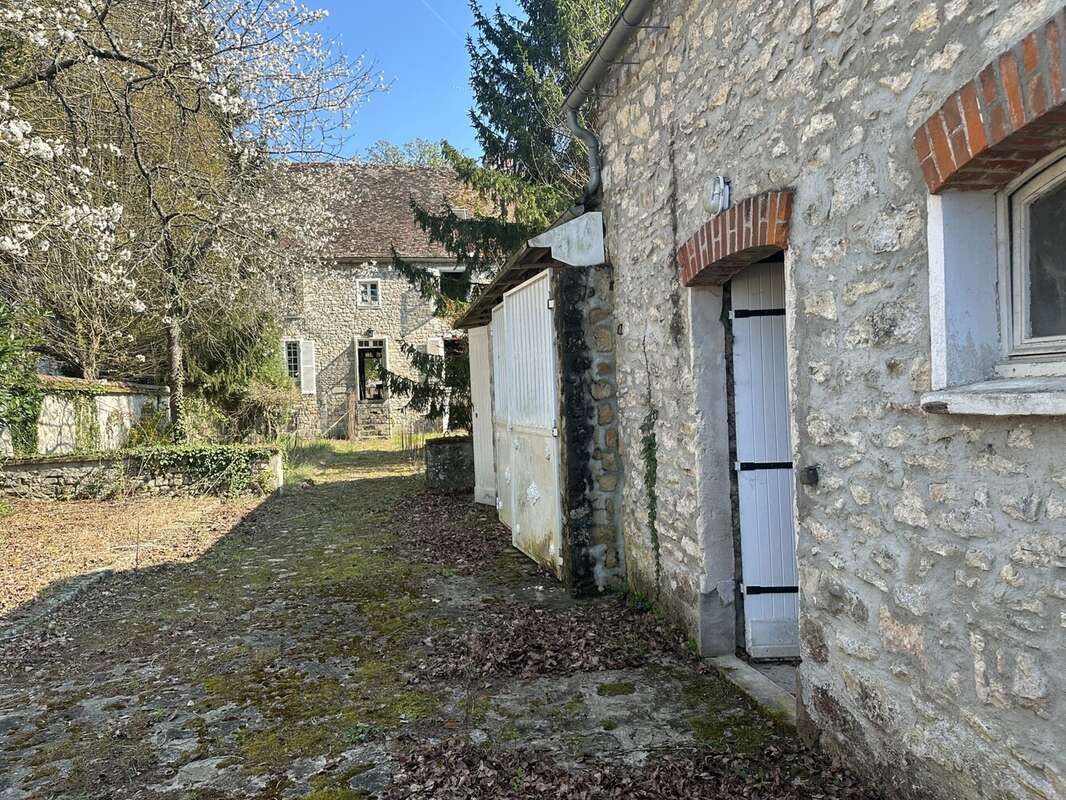 Maison 200 m² à Milly-La-Foret  - photo 2