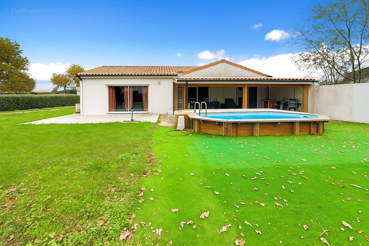 Maison à PAREMPUYRE