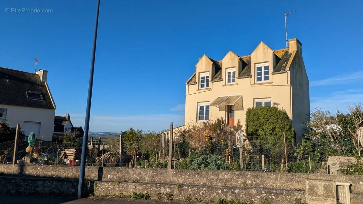 Maison à PLOMODIERN