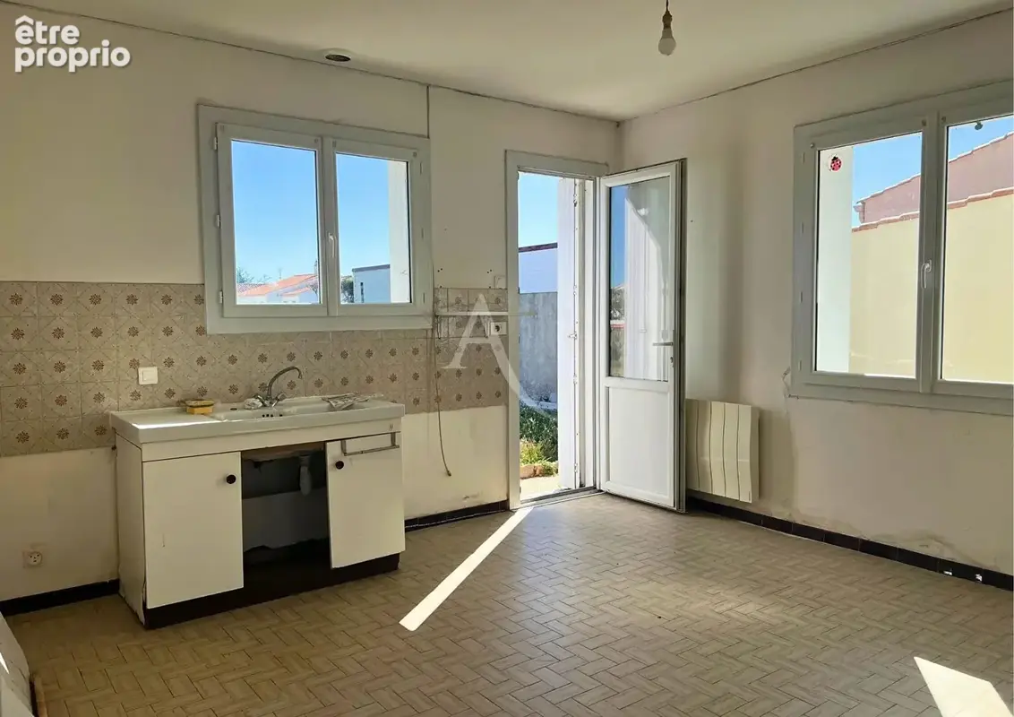 EXCLUSIVITÉ- Maison de plain-pied avec jardin et garage - Bouin. - photo 6