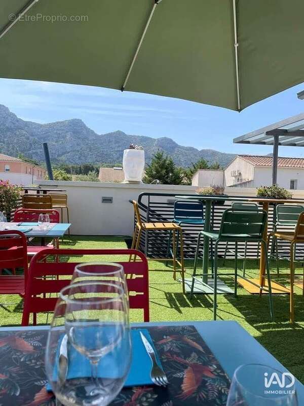 Photo 3 - Commerce à ROBION