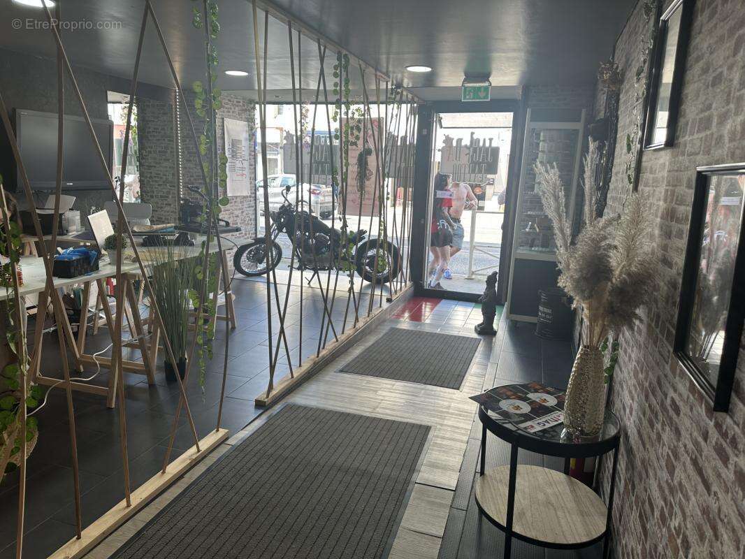 Commerce à NEUVES-MAISONS