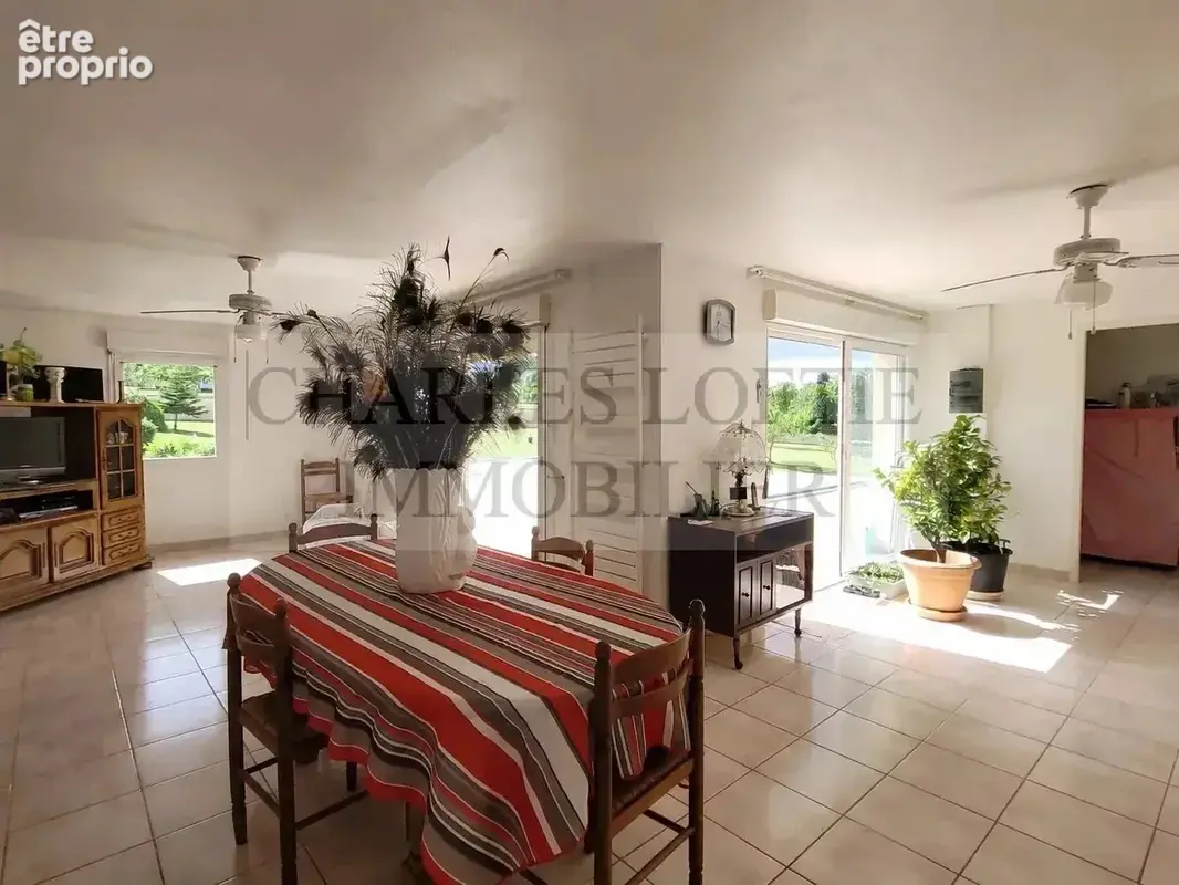 Superbe villa avec piscine, garage et dépendances sur un terrain de plus de 5600 m², à 10 minutes de Cahors. - photo 11