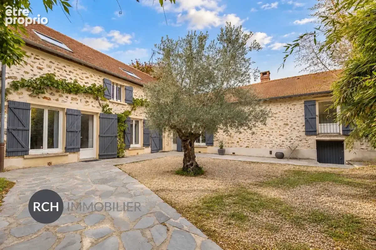 Boullay-Les-Troux - Charmante maison en pierre entièrement rénovée sur un joli jardin plat avec piscine - photo 2