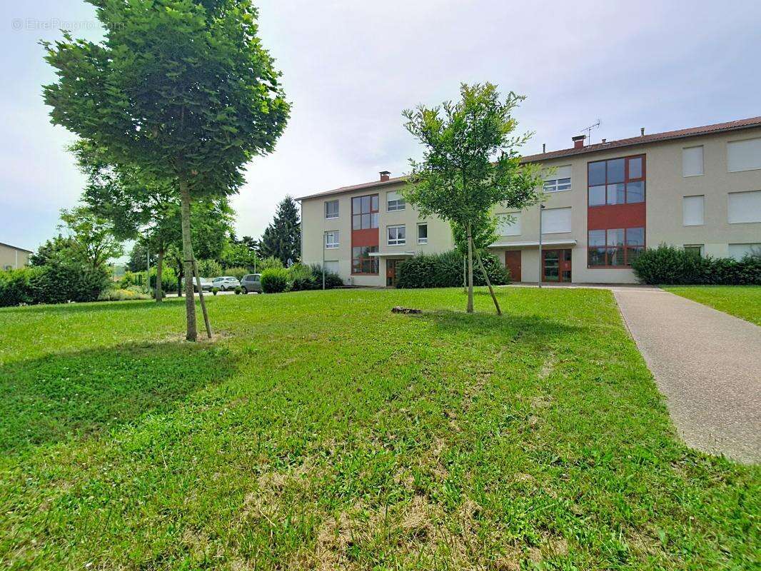 Appartement à CHUZELLES