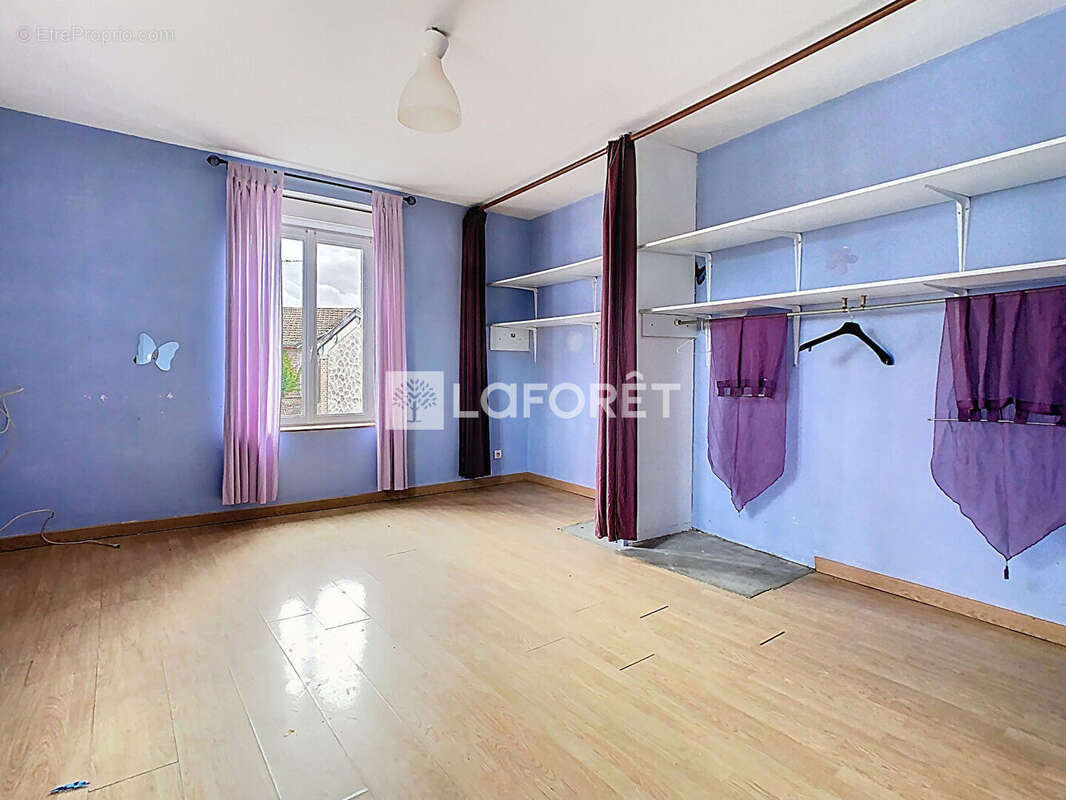 Maison à LA NEUVILLE-AU-PONT