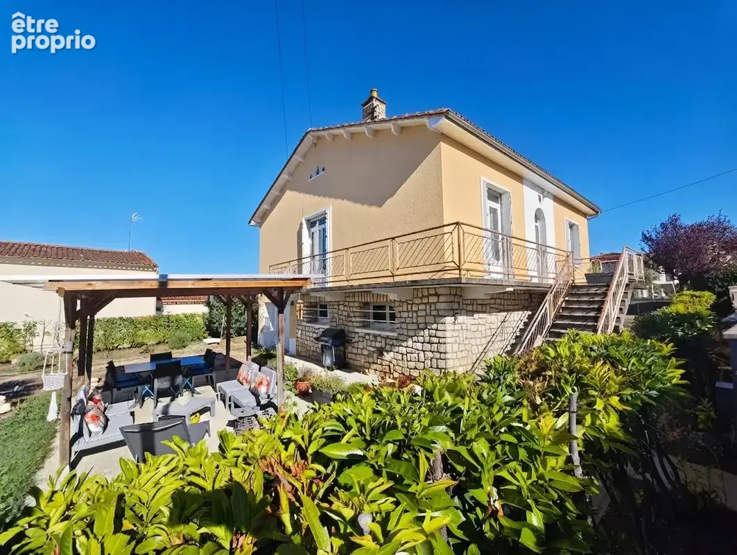 Maison de bourg avec jardin et garage - photo 2