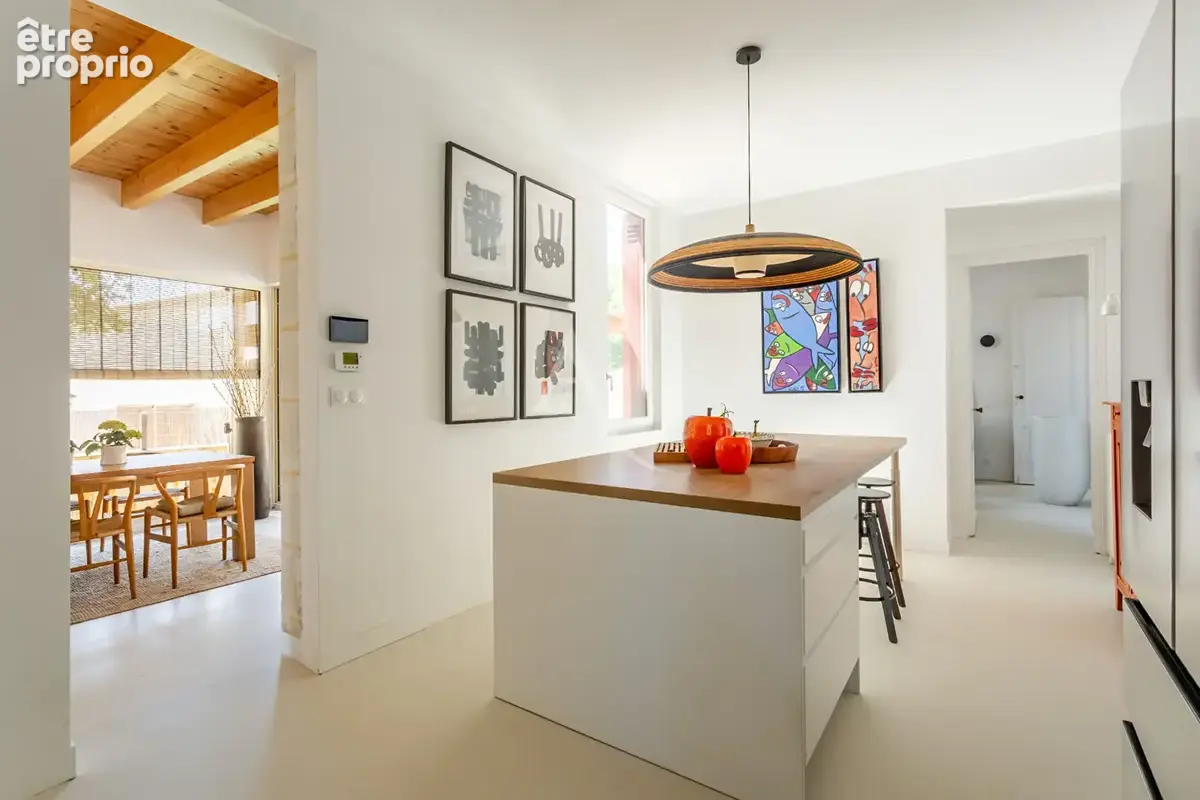 GRADIGNAN - Belle propriété de 231 m² aux belles prestations anciennes conservées - photo 6