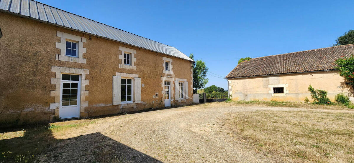 Maison à VIVONNE