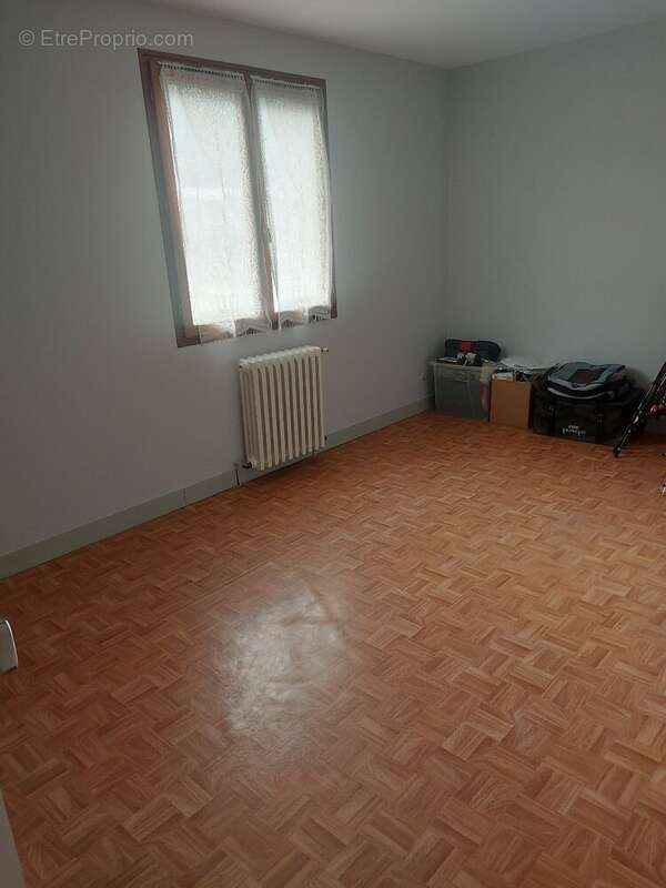 Maison à NOTRE-DAME-DE-SANILHAC