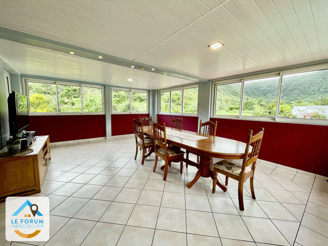 Saint joseph 97480 - grande maison - secteur calme - beaux volumes - vue montagne - piscine - photo 12