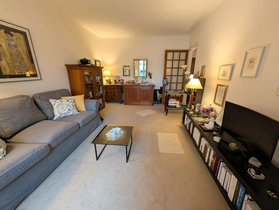 Appartement à LES CLAYES-SOUS-BOIS