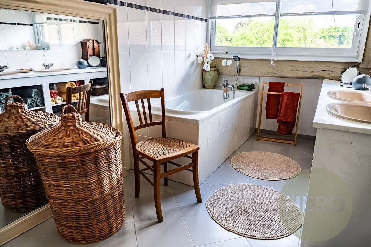 Appartement à NEAUPHLE-LE-CHATEAU