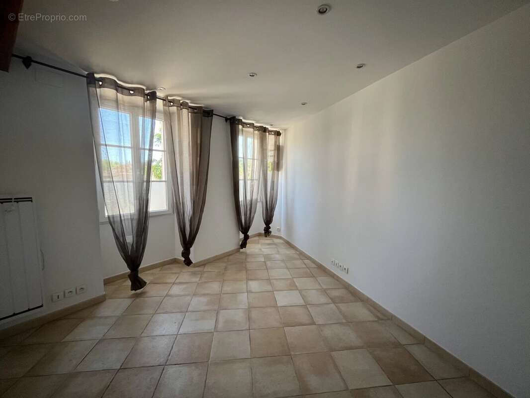 Appartement à DAMPIERRE-EN-YVELINES