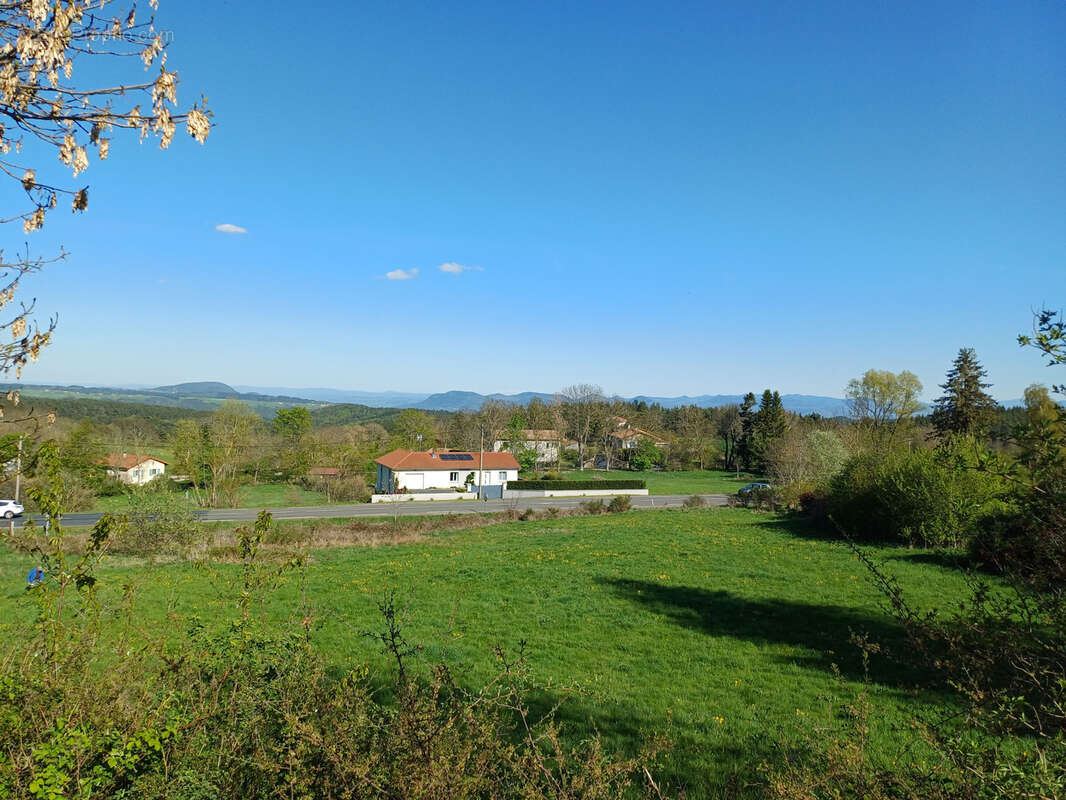 Terrain à BELLEVUE-LA-MONTAGNE