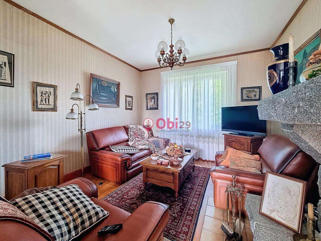 Maison à CHATEAUNEUF-DU-FAOU