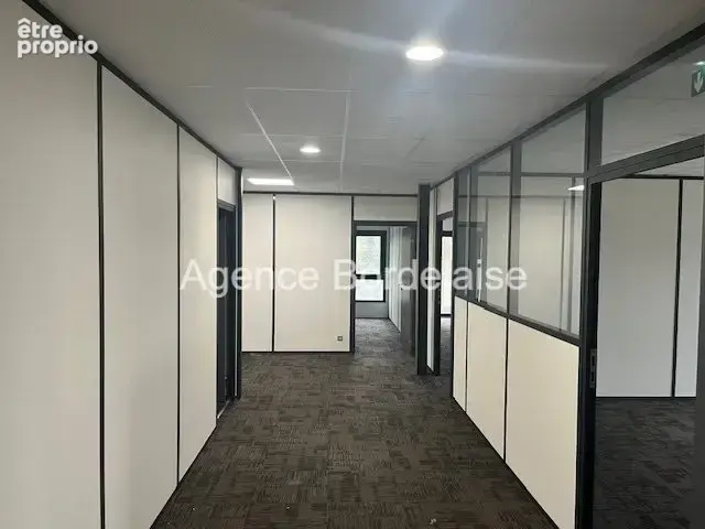 Commerce 2500 m² à Pessac  - photo 3