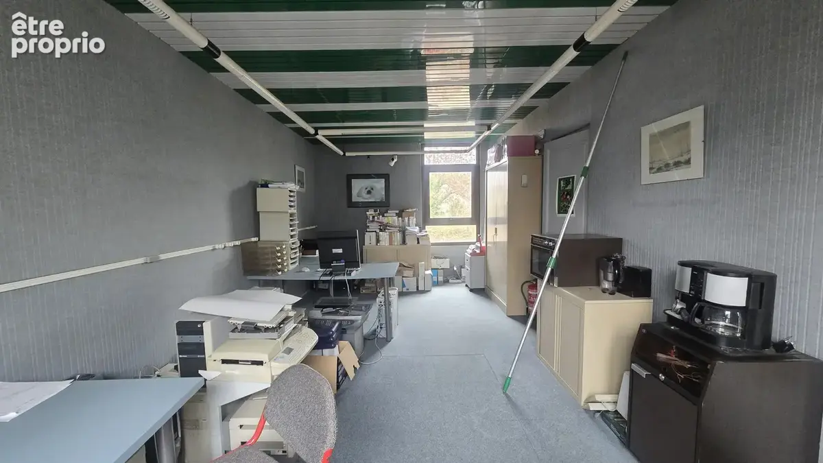 Bureaux de 120m2 divises en 2 parties sur 750m2 de terrain clos. - photo 9