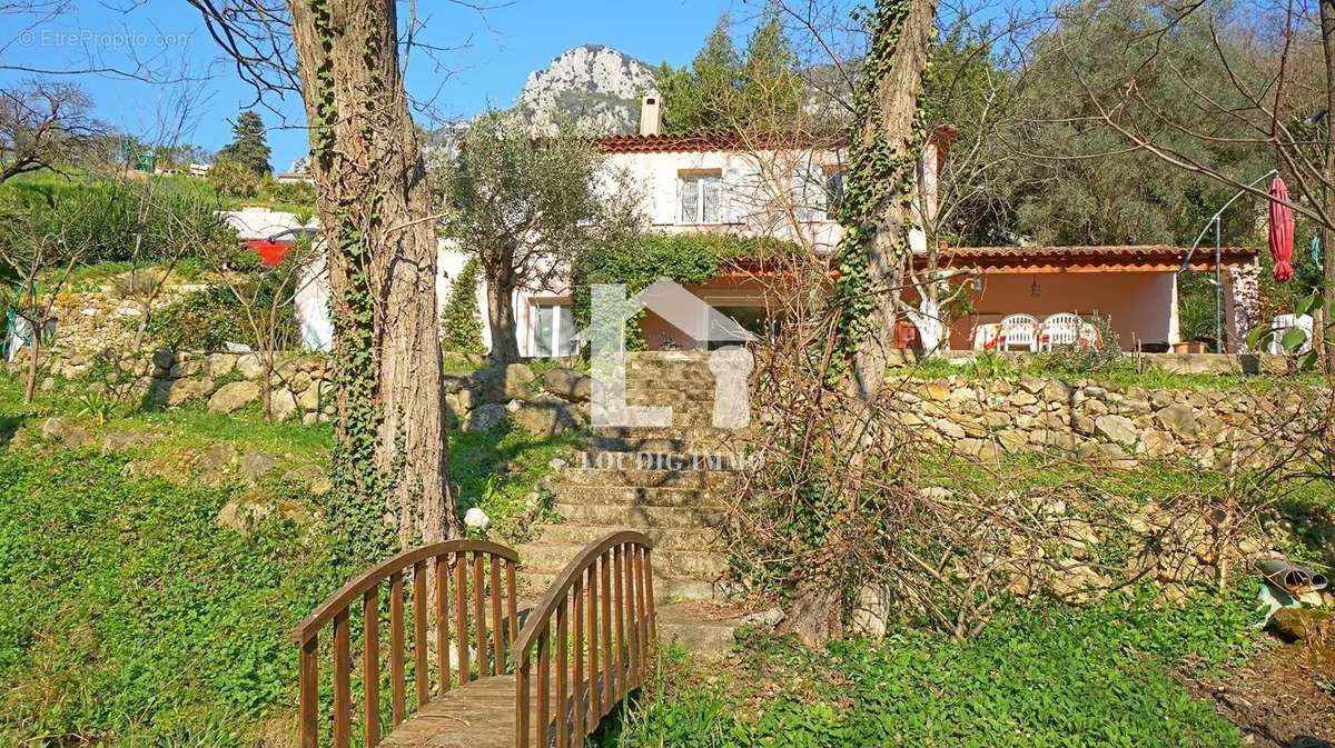 Maison à TOURRETTES-SUR-LOUP