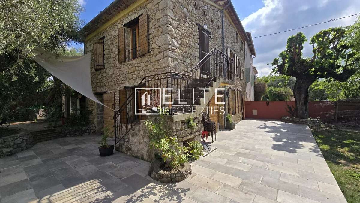 Maison en pierre 233m² & piscine + dépendances - grasse - photo 10