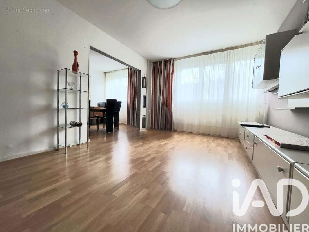 Appartement 95 m² à Saint-Etienne  - photo 3