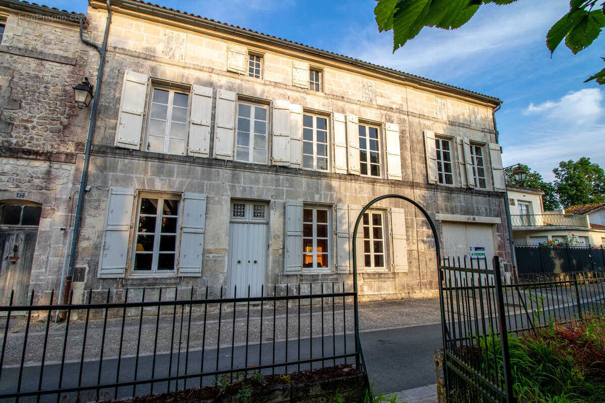 Maison à SAINT-SAVINIEN