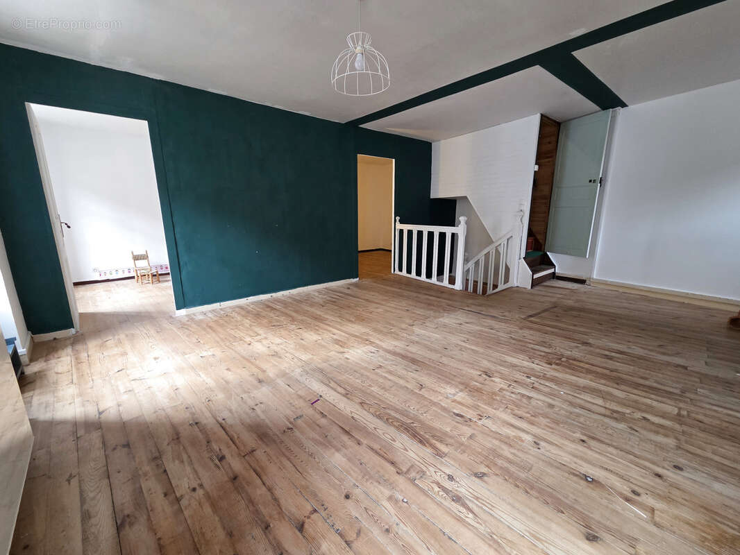 Autre à CHAMPAGNAC-LE-VIEUX