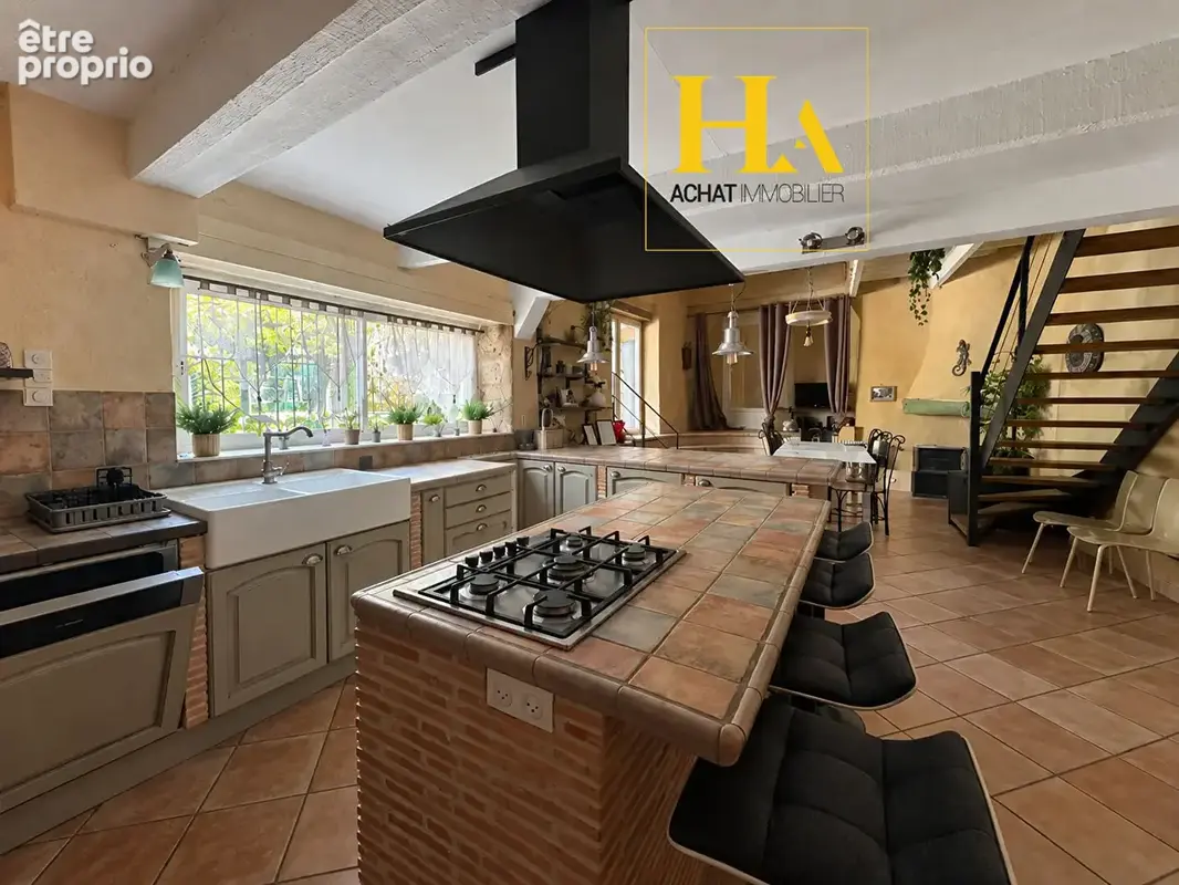 Maison de caractère de 433 m² avec gîte - Saint-Marcel-d'Ardèche - photo 4