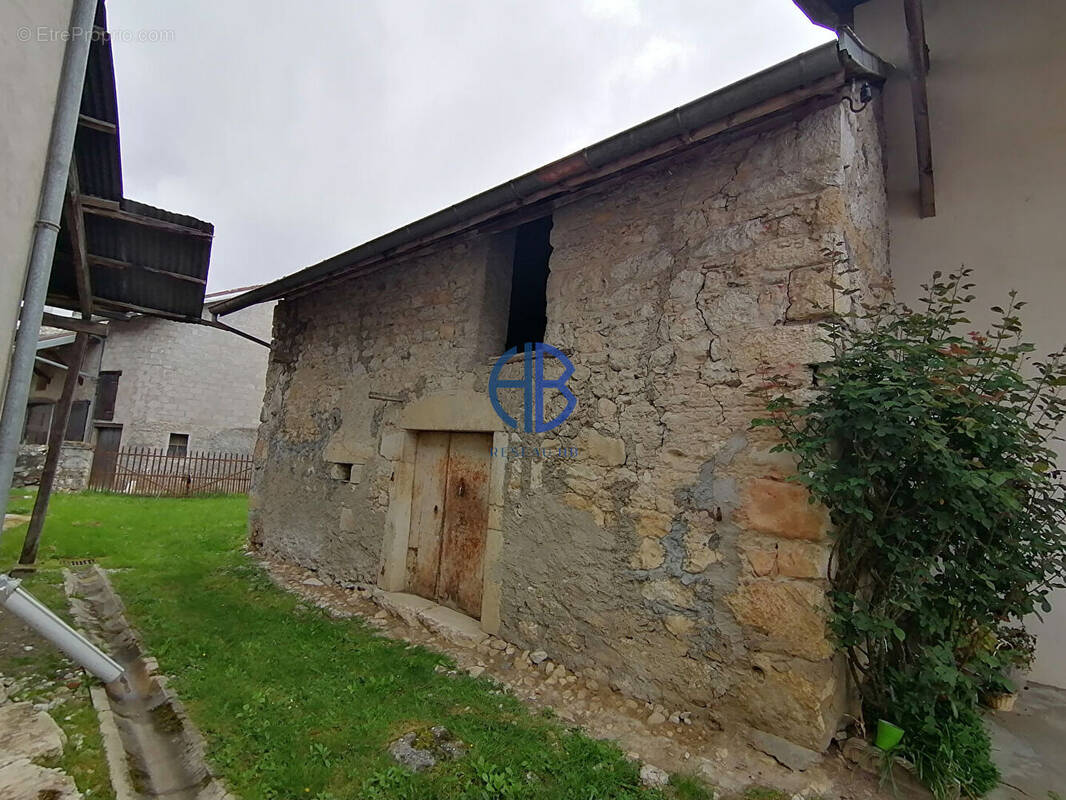Autre à CEYZERIEU