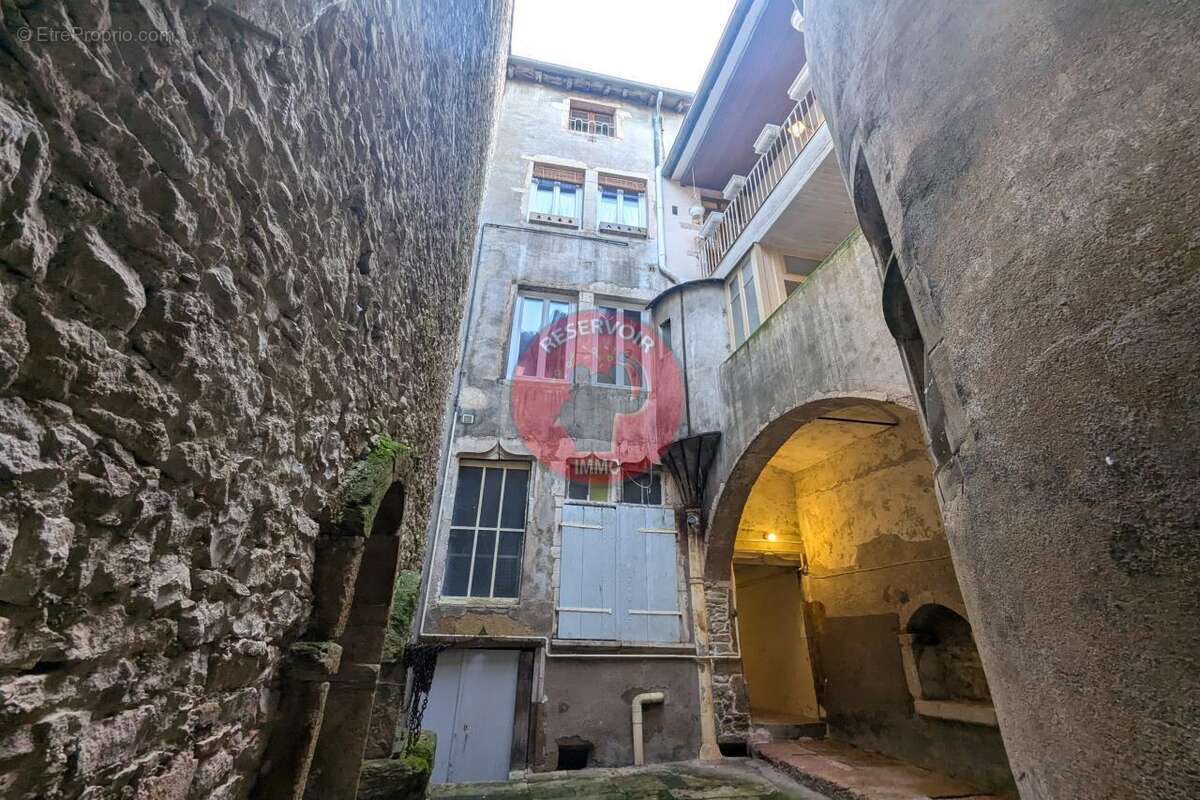 Appartement 276 m² à Tournus  - photo 116