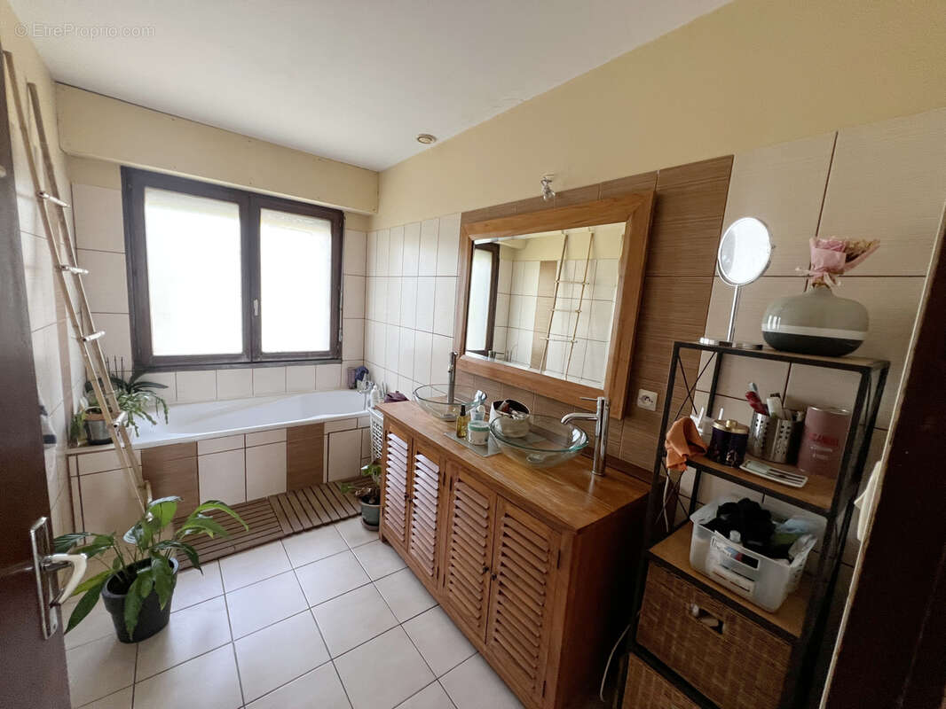 Pavillon 5 chambres - garage - terrain - photo 8