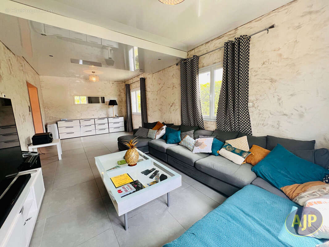 Maison à SAINT-MAGNE-DE-CASTILLON