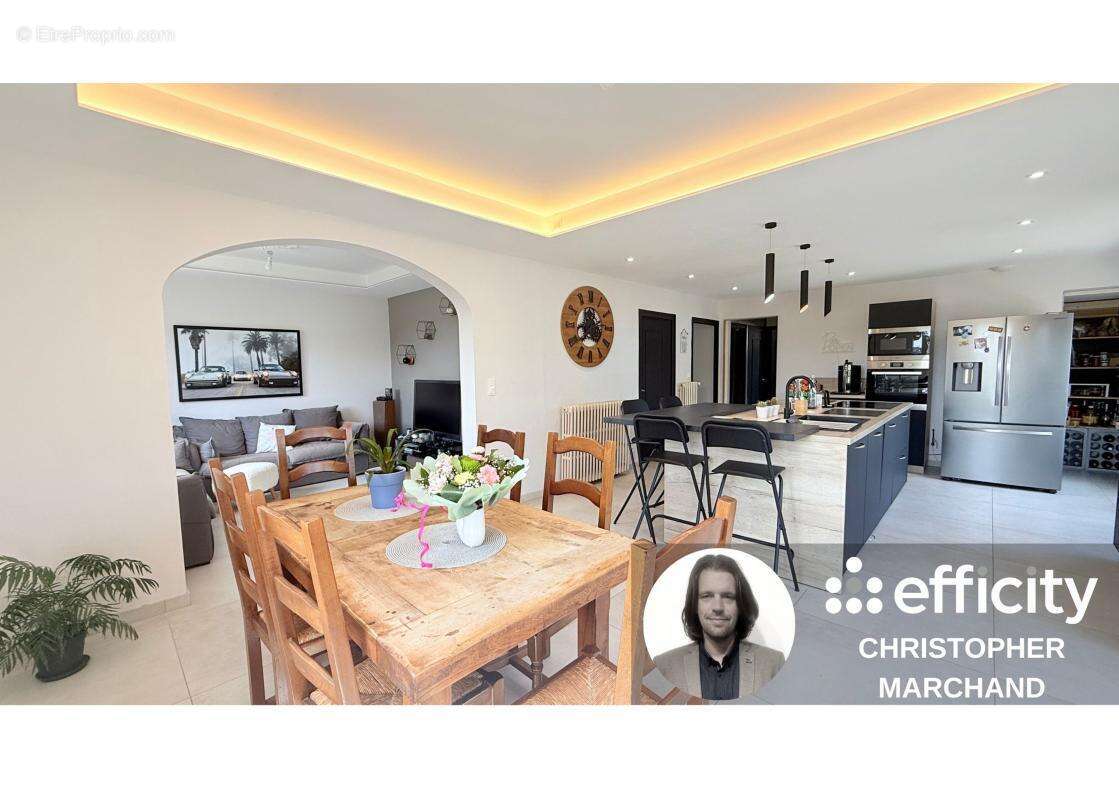 Maison à MONTREAL-LA-CLUSE